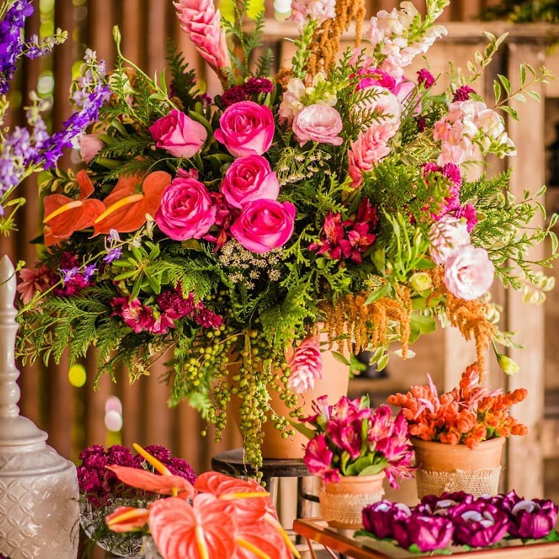 Evento intimista com detalhes florais