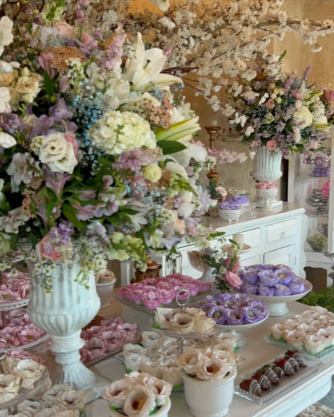 Decoração floral elegante para casamento